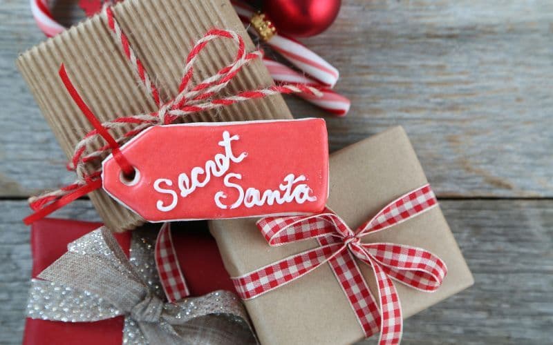 45 Secret Santa Gifts for Men To Help In Selecting One For This Christmas