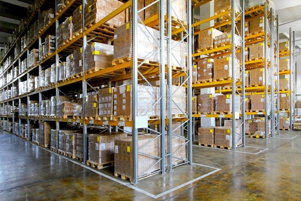 Difference Between a Bonded Warehouse and a Regular Warehouse