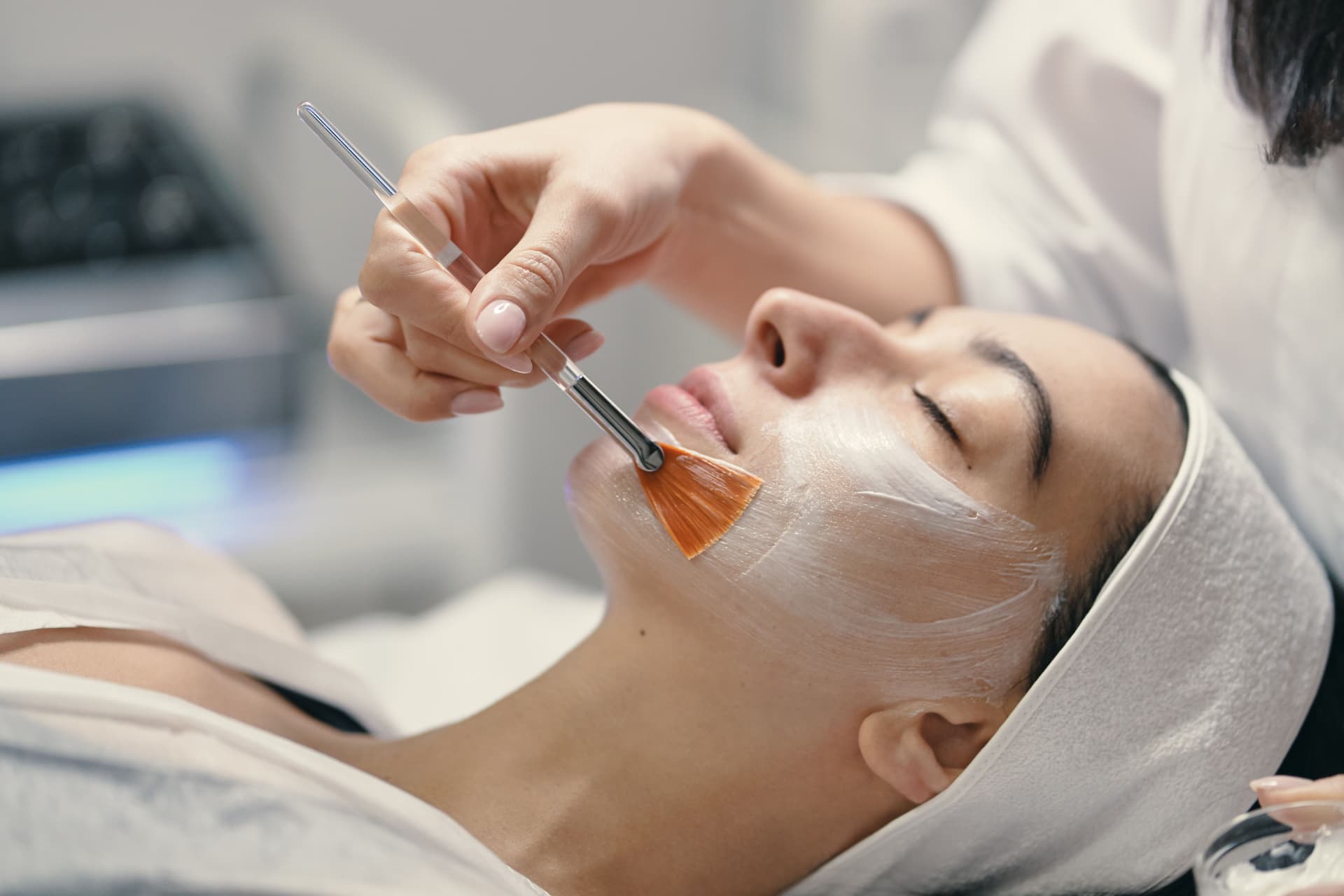 5 Things to Know Before Getting a Chemical Face Peel