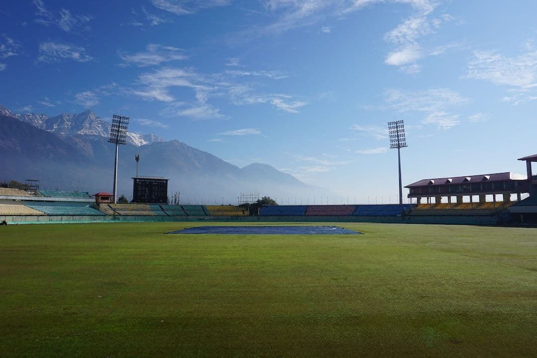 Castle Avenue: Seating Capacity, History, Location and Pitch