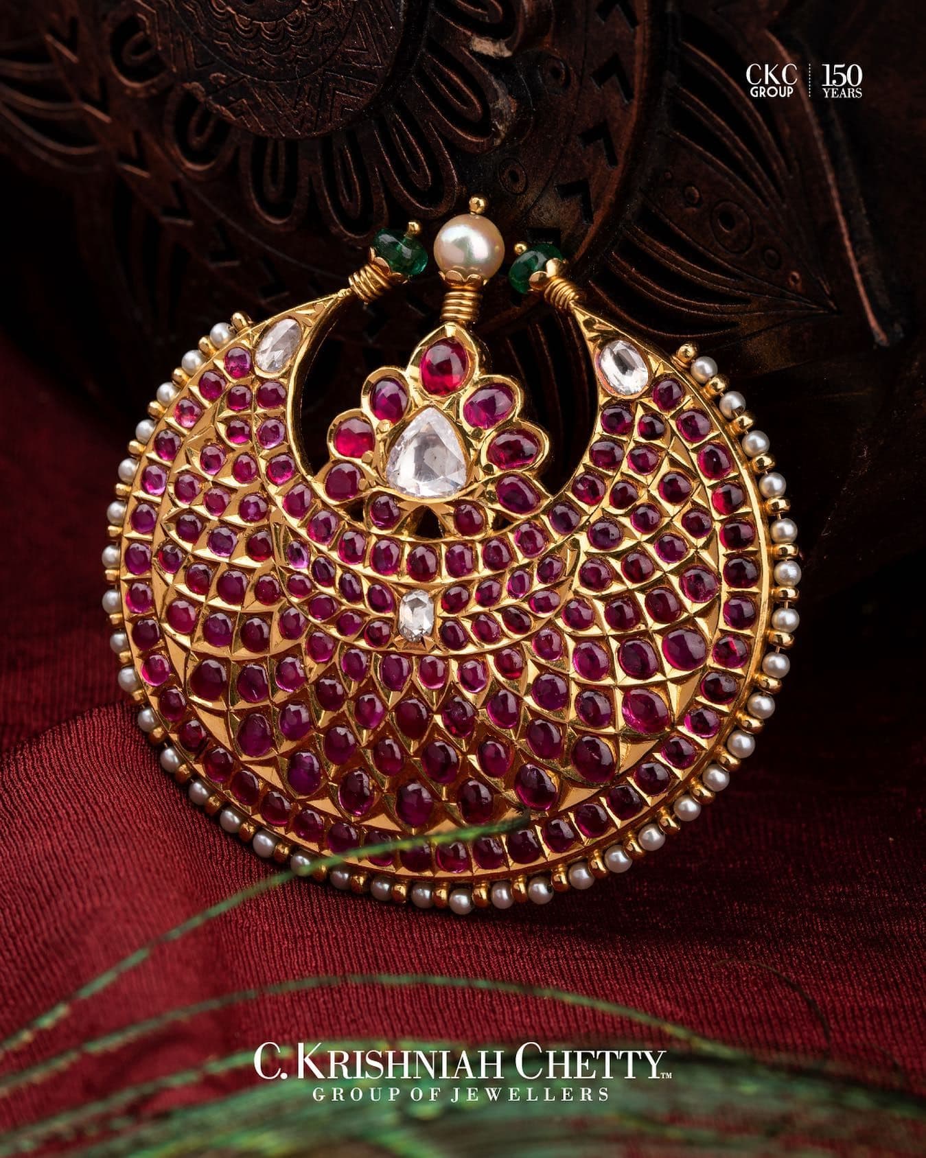 Discover Exquisite Gold Jewellery: Shop Now