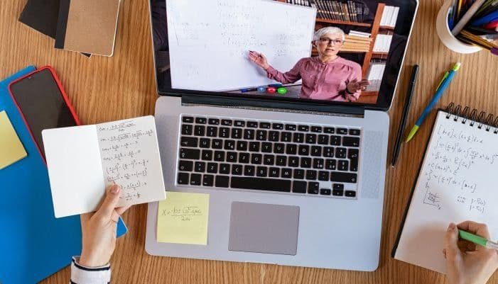 14 Benefits of Online Learning for Working Professionals