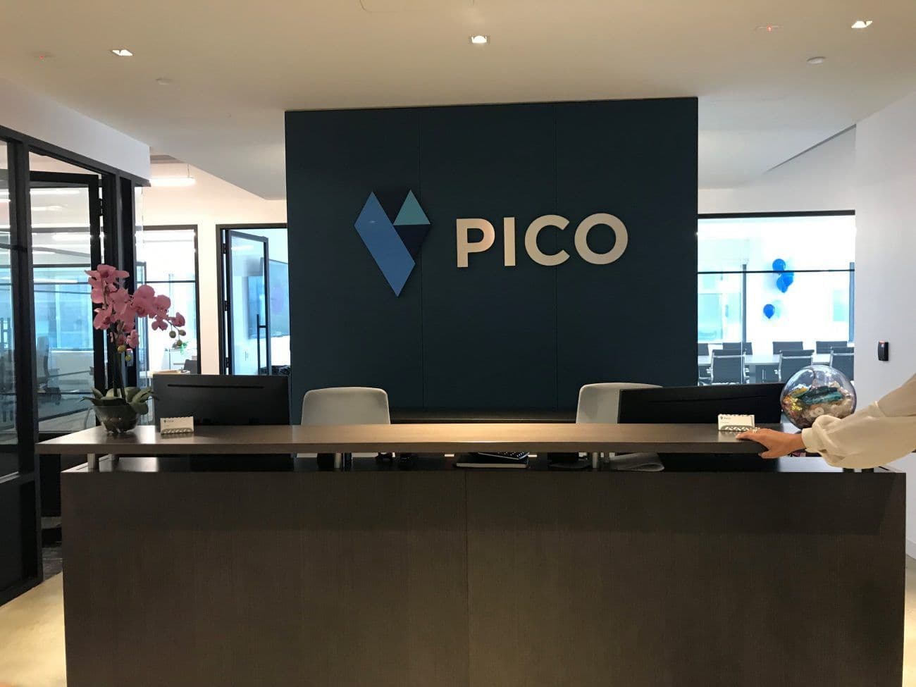 Benefits of Collaborating With a Local Sign Company
