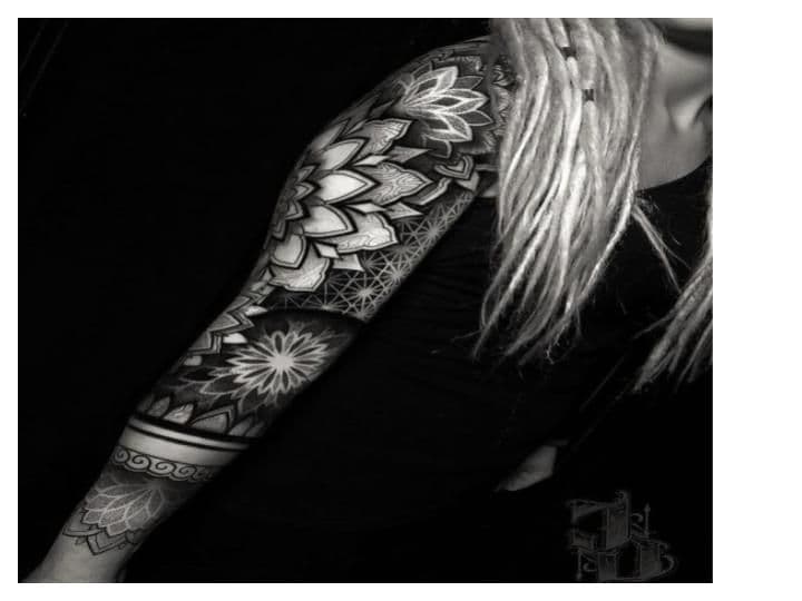 8 Unique Sleeve Tattoo Designs for Women