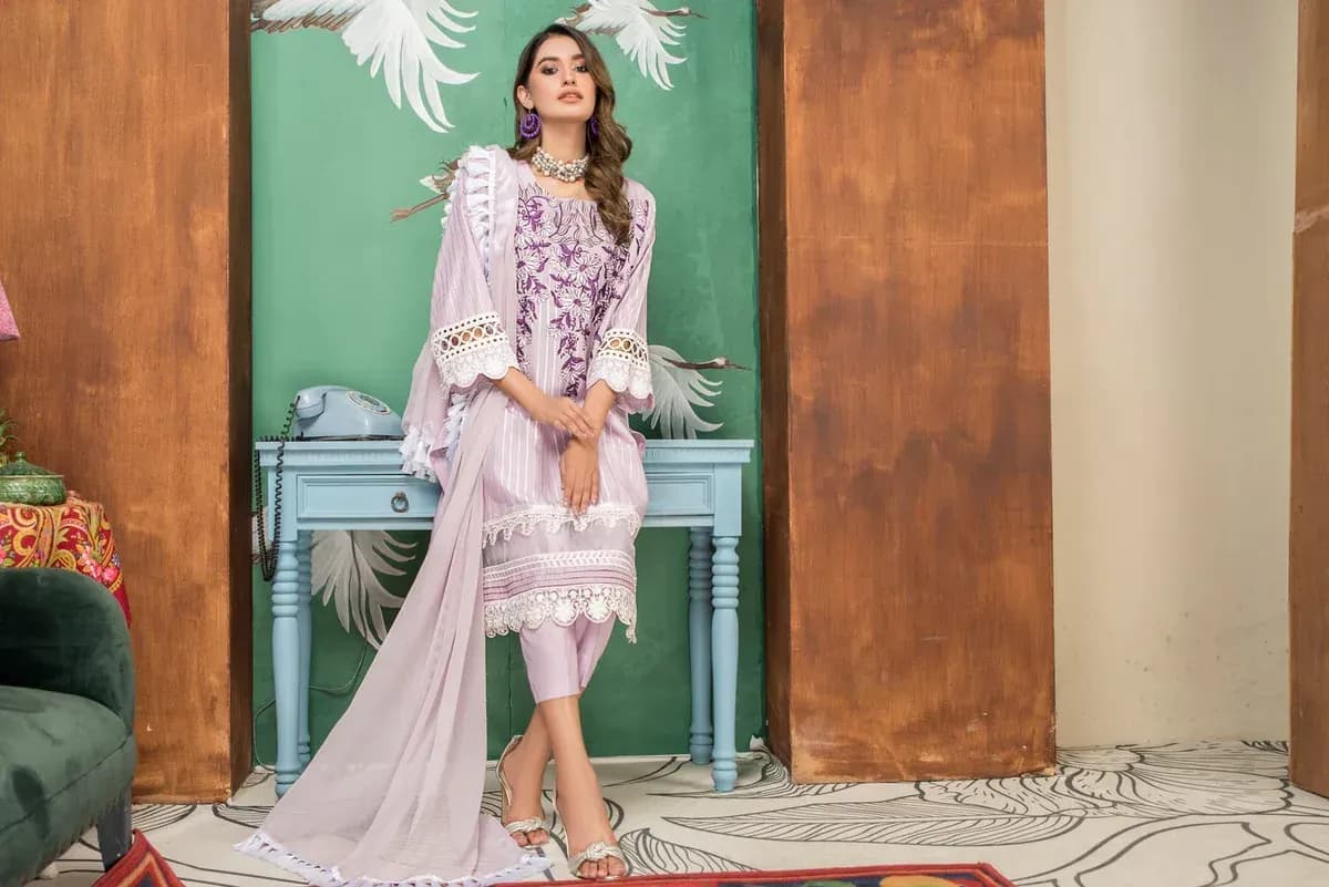 Why Are Pakistani Designer Suits a Must-Have for Your Wardrobe?