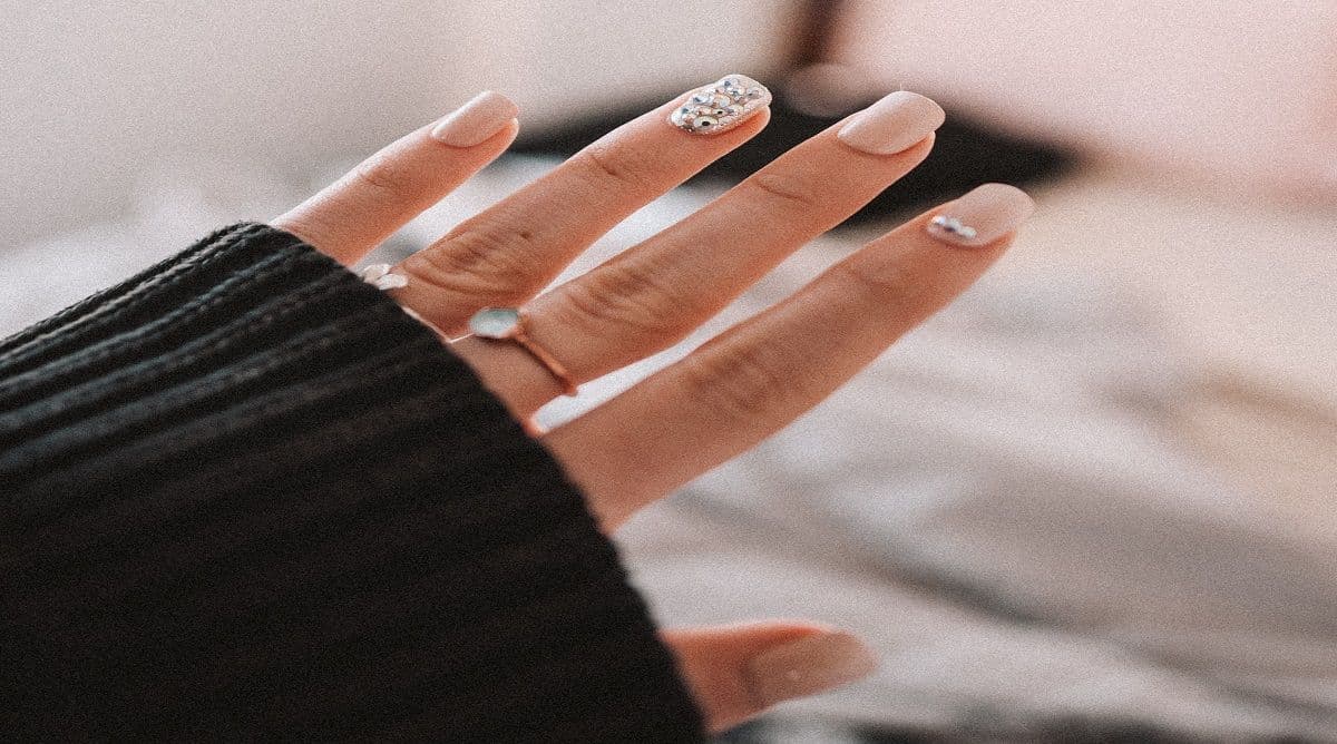 4 Best Short Acrylic Nails to Copy in 2023